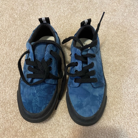 Boys Tom’s sneakers - Picture 1 of 2